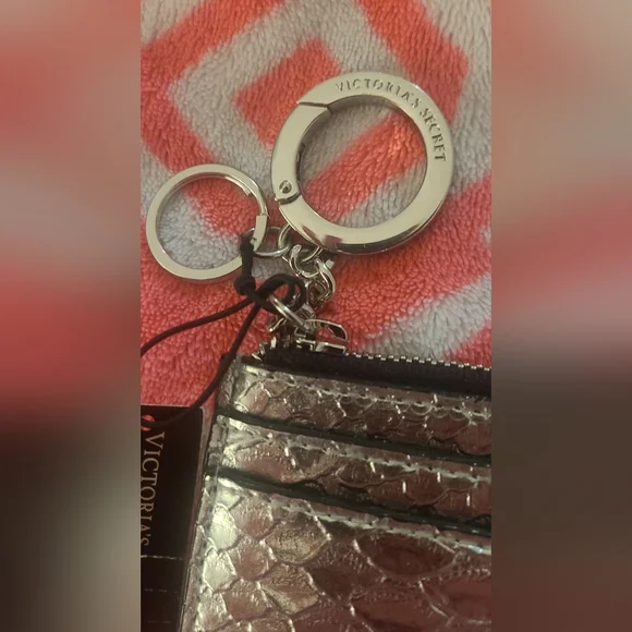 Victoria's Secret NWT Metallic Classic Card Case Keychain - Picture 6 of 9